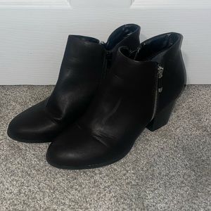 Style &co black heel booties!!